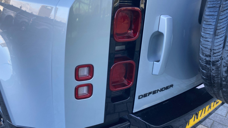 Land Rover Defender 2.0 P300 X-Dynamic HSE 90 3dr Auto Petrol Estate